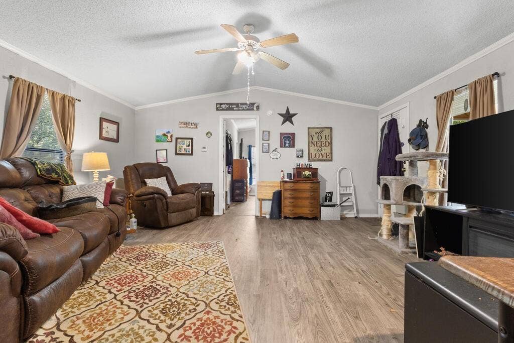 131 Sunray Street, Mabank, TX 75156 131 Sunray Street, Mabank, TX 75156