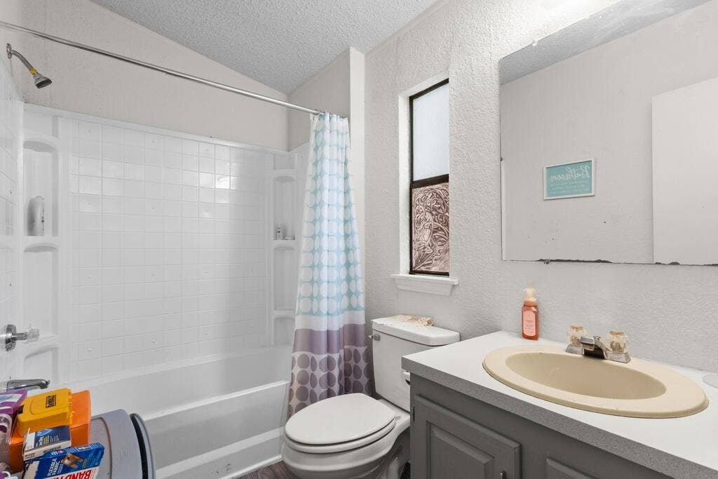131 Sunray Street, Mabank, TX 75156 131 Sunray Street, Mabank, TX 75156
