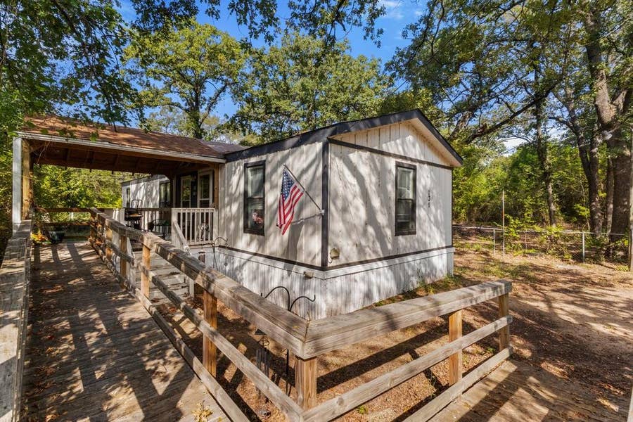 Property photo for 131 Sunray Street, Mabank, TX