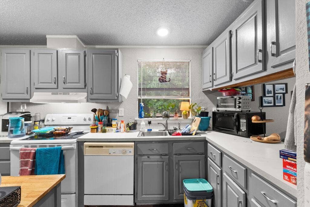 131 Sunray Street, Mabank, TX 75156 131 Sunray Street, Mabank, TX 75156