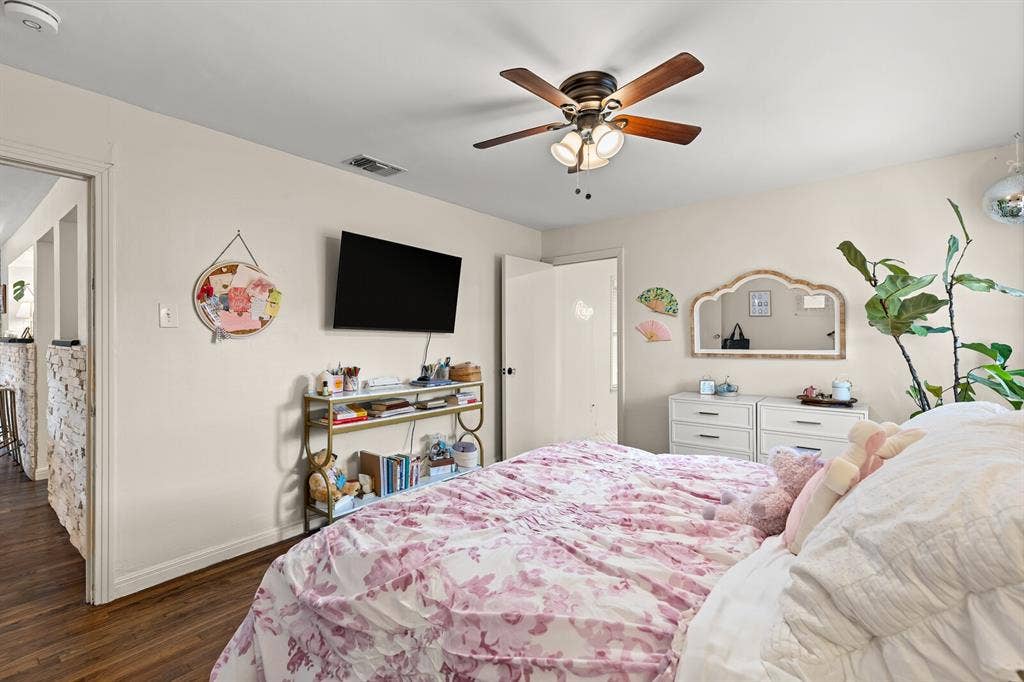 2425 S 2nd Street, Waco, TX 76706 Room interior featuring wood-finish flooring, a multi-blade ceiling fan with integrated light fixture, and neutral wall color