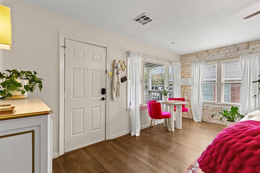 2425 S 2nd Street, Waco, TX 76706 2425 S 2nd Street, Waco, TX 76706