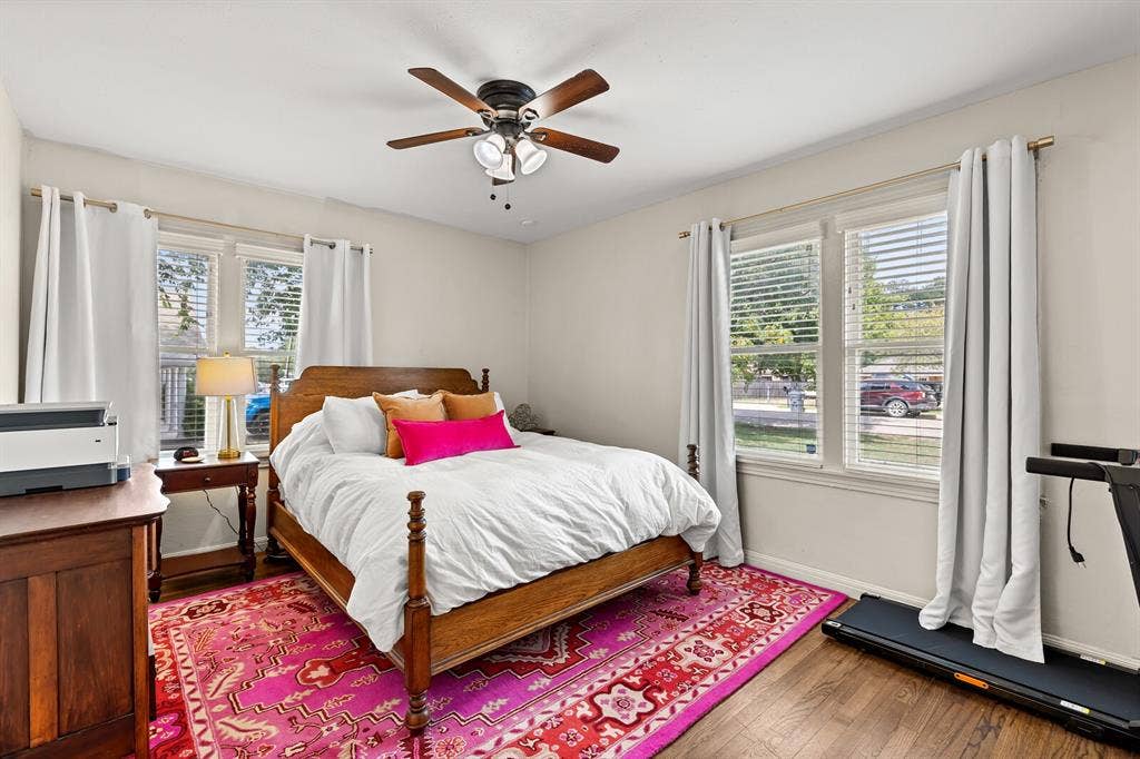 2425 S 2nd Street, Waco, TX 76706 Room featuring wood-finish flooring, dual windows with blinds, and a central ceiling fan with integrated lighting