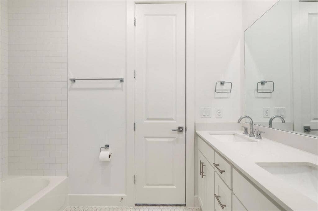 160 W Canty Street, #203, Dallas, TX 75208 160 W Canty Street, #203, Dallas, TX 75208