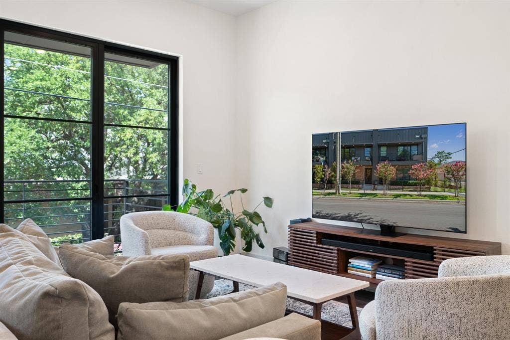 160 W Canty Street, #203, Dallas, TX 75208 160 W Canty Street, #203, Dallas, TX 75208