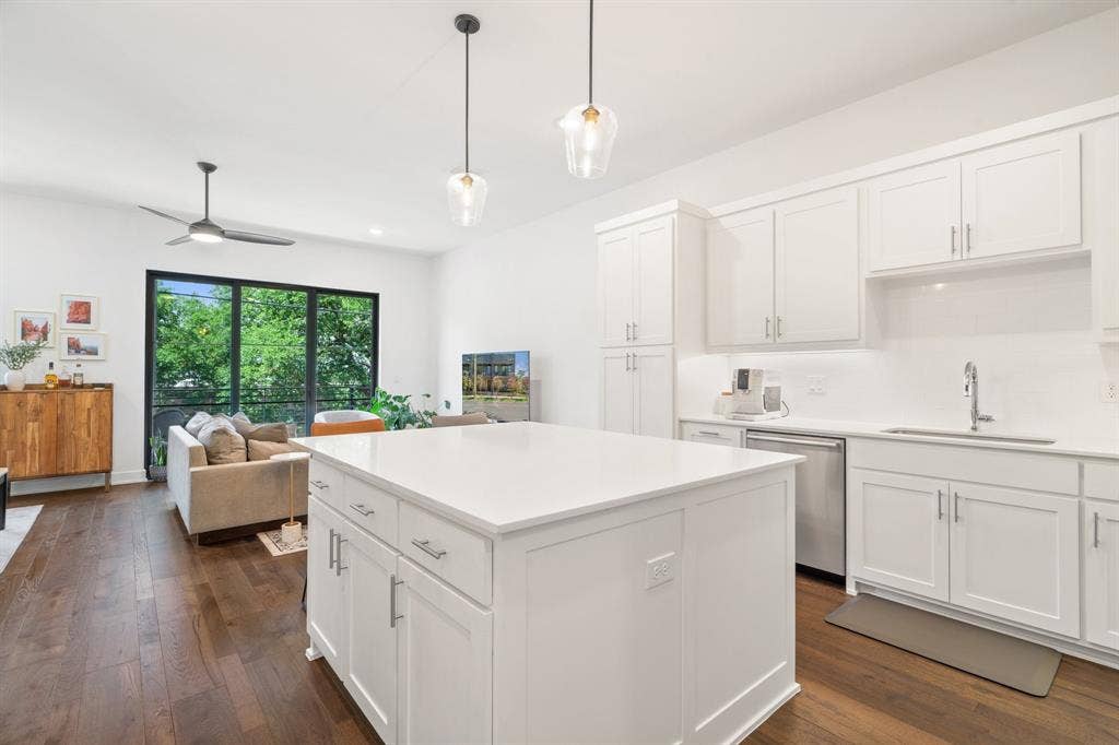 160 W Canty Street, #203, Dallas, TX 75208 160 W Canty Street, #203, Dallas, TX 75208