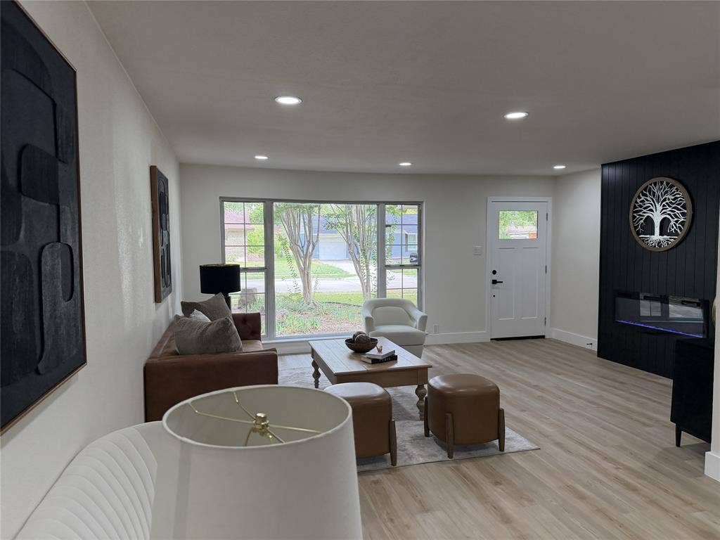 422 Grace Drive, Richardson, TX 75081 422 Grace Drive, Richardson, TX 75081