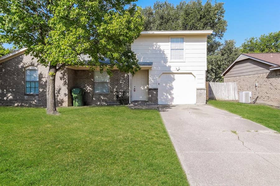 Property photo for 624 S Waxahachie Street, Mansfield, TX