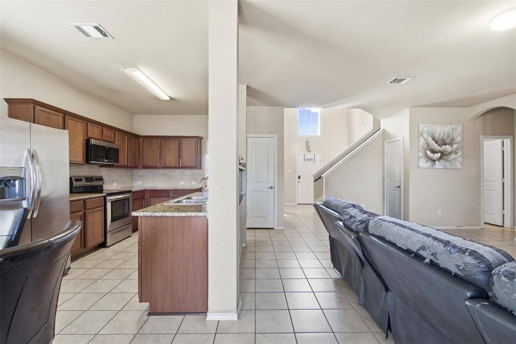 2020 Glen Hollow Drive, Lancaster, TX 75134