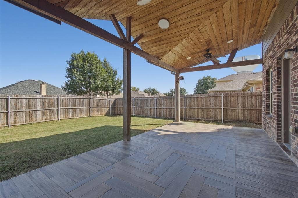 2020 Glen Hollow Drive, Lancaster, TX 75134