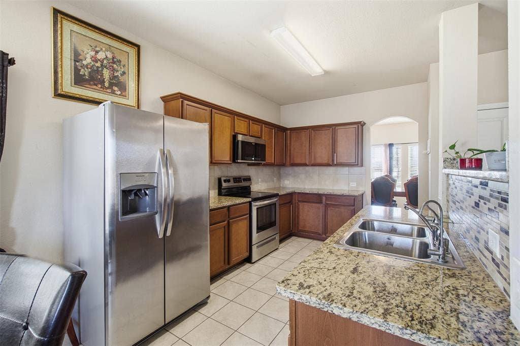 2020 Glen Hollow Drive, Lancaster, TX 75134
