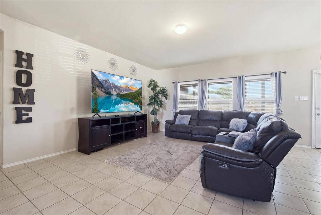 2020 Glen Hollow Drive, Lancaster, TX 75134