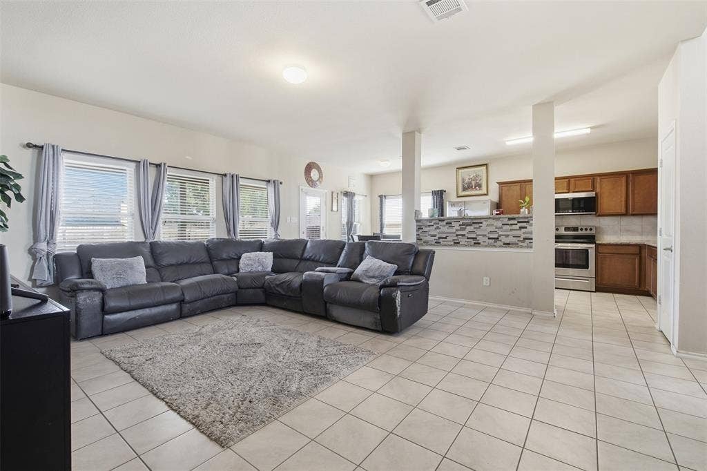 2020 Glen Hollow Drive, Lancaster, TX 75134