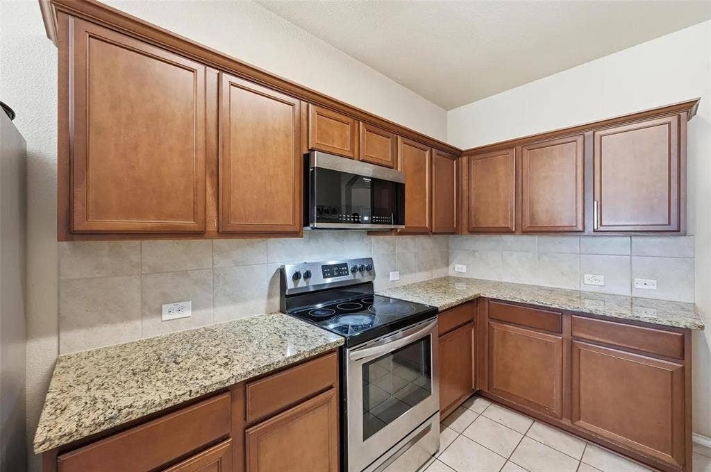 2020 Glen Hollow Drive, Lancaster, TX 75134