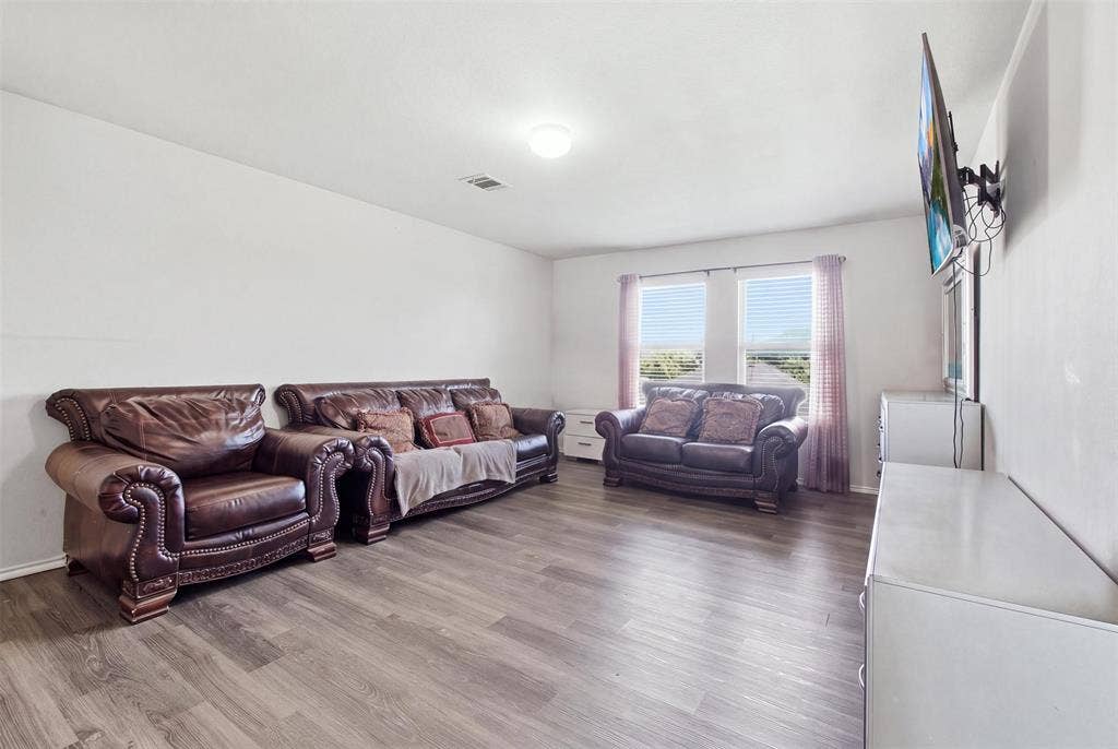 2020 Glen Hollow Drive, Lancaster, TX 75134