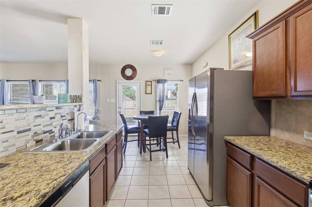 2020 Glen Hollow Drive, Lancaster, TX 75134