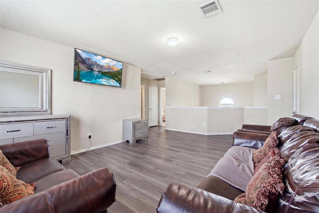 2020 Glen Hollow Drive, Lancaster, TX 75134