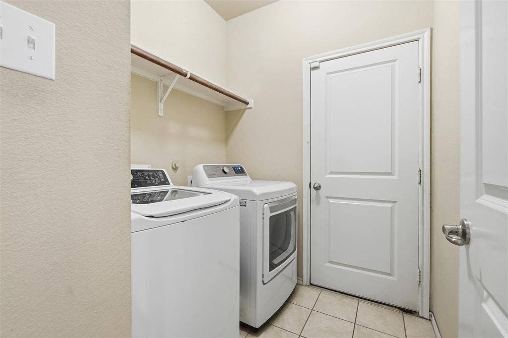 2020 Glen Hollow Drive, Lancaster, TX 75134