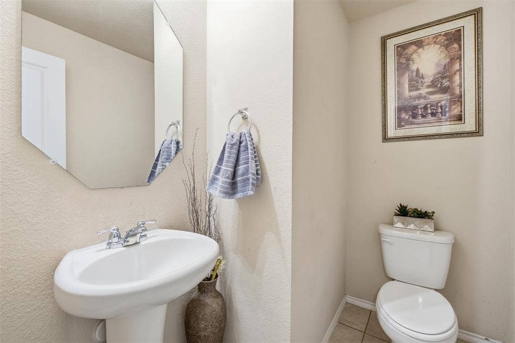 2020 Glen Hollow Drive, Lancaster, TX 75134