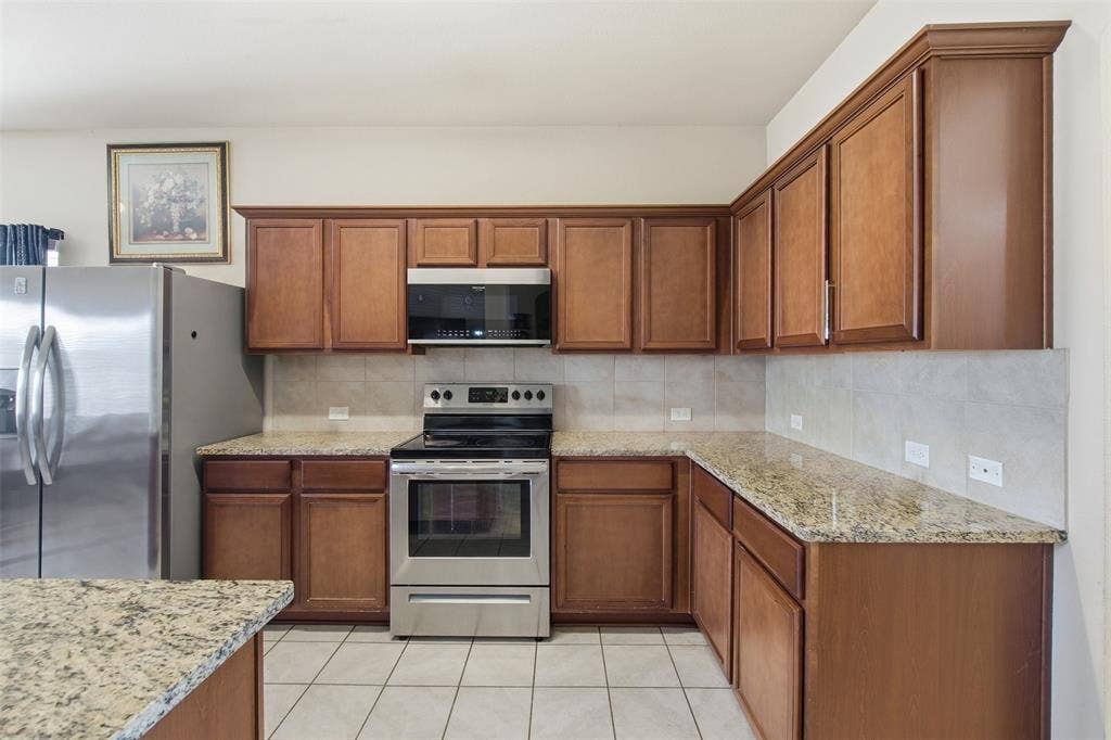 2020 Glen Hollow Drive, Lancaster, TX 75134