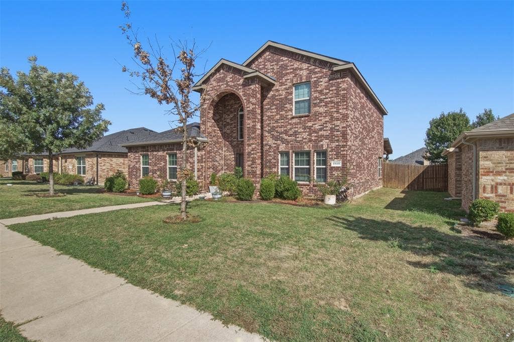 2020 Glen Hollow Drive, Lancaster, TX 75134
