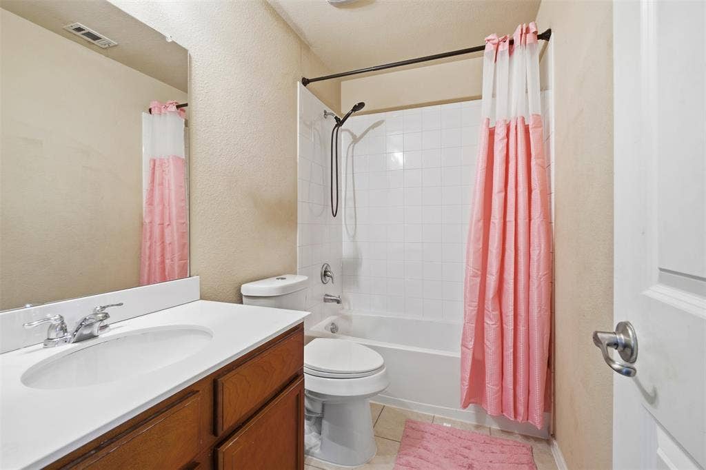 2020 Glen Hollow Drive, Lancaster, TX 75134