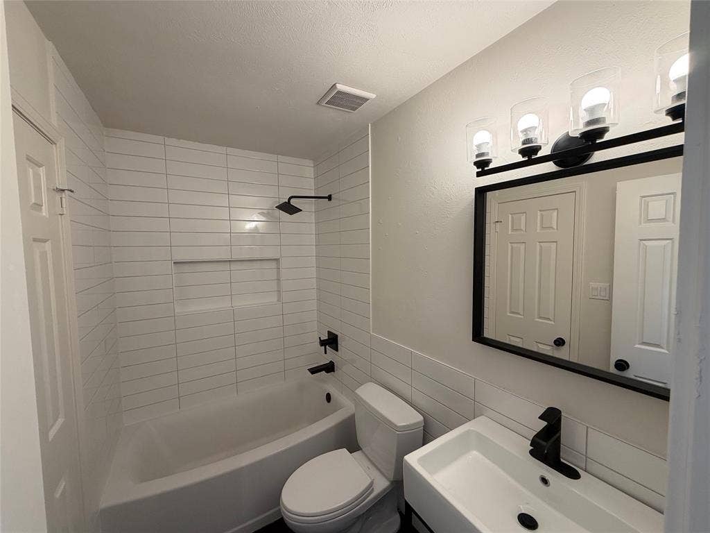 3326 Briaroaks Drive, Garland, TX 75044 3326 Briaroaks Drive, Garland, TX 75044