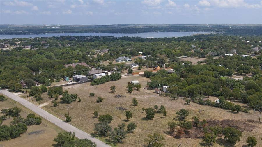 Property photo for 106 Winfield Street, Hudson Oaks, TX