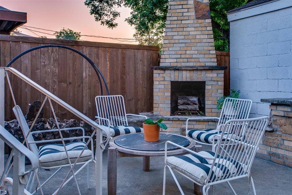 2745 Ivandell Avenue, Dallas, TX 75211 2745 Ivandell Avenue, Dallas, TX 75211