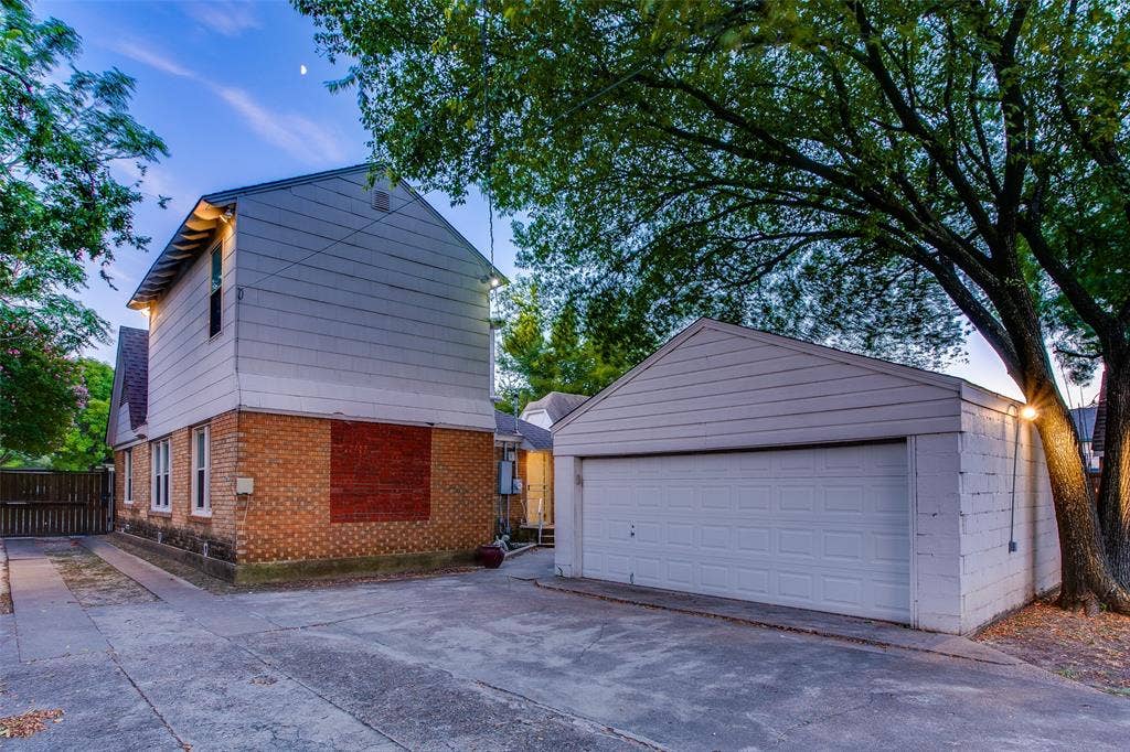 2745 Ivandell Avenue, Dallas, TX 75211 2745 Ivandell Avenue, Dallas, TX 75211