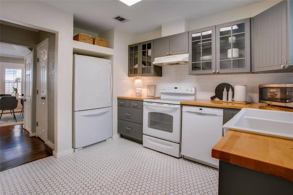 2745 Ivandell Avenue, Dallas, TX 75211 2745 Ivandell Avenue, Dallas, TX 75211