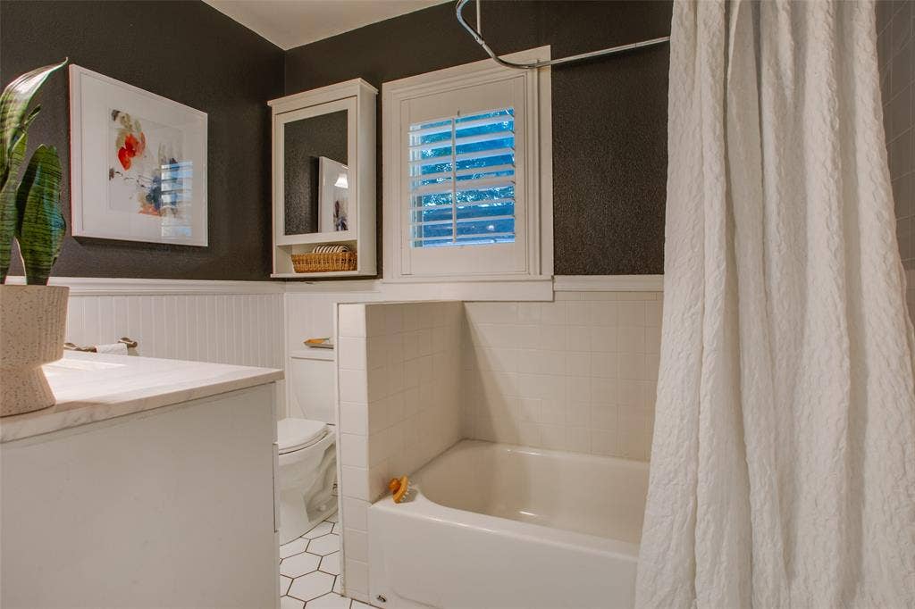 2745 Ivandell Avenue, Dallas, TX 75211 2745 Ivandell Avenue, Dallas, TX 75211