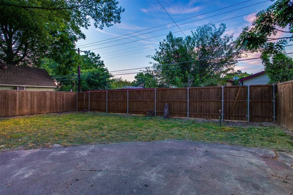 2745 Ivandell Avenue, Dallas, TX 75211 2745 Ivandell Avenue, Dallas, TX 75211
