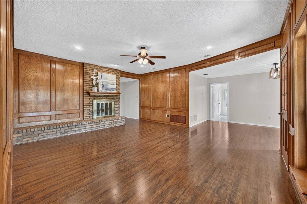 201 Oakhaven Drive, Grand Prairie, TX 75050 201 Oakhaven Drive, Grand Prairie, TX 75050
