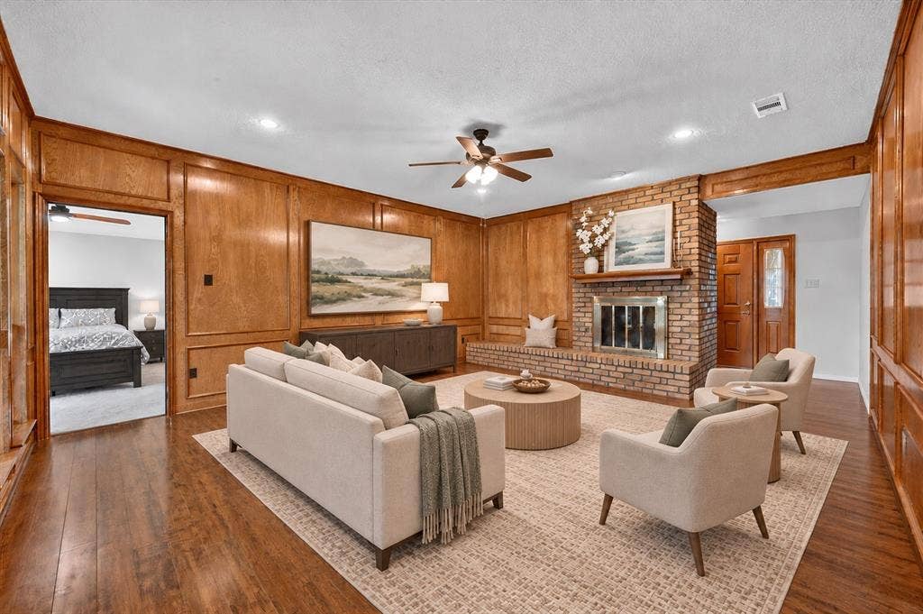 201 Oakhaven Drive, Grand Prairie, TX 75050 201 Oakhaven Drive, Grand Prairie, TX 75050