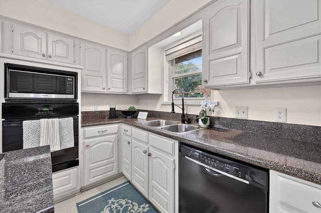 201 Oakhaven Drive, Grand Prairie, TX 75050 201 Oakhaven Drive, Grand Prairie, TX 75050