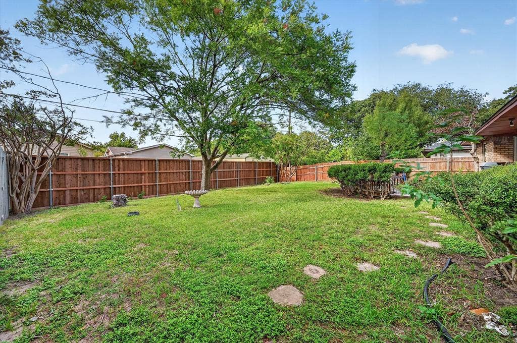201 Oakhaven Drive, Grand Prairie, TX 75050 201 Oakhaven Drive, Grand Prairie, TX 75050