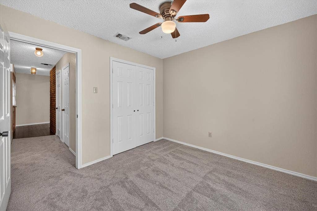 201 Oakhaven Drive, Grand Prairie, TX 75050 201 Oakhaven Drive, Grand Prairie, TX 75050