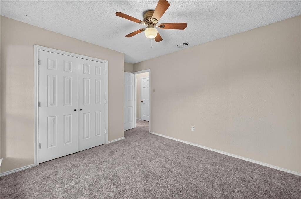201 Oakhaven Drive, Grand Prairie, TX 75050 201 Oakhaven Drive, Grand Prairie, TX 75050