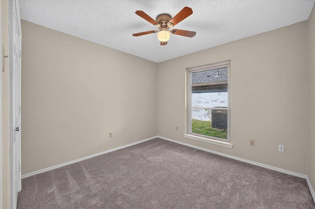 201 Oakhaven Drive, Grand Prairie, TX 75050 201 Oakhaven Drive, Grand Prairie, TX 75050