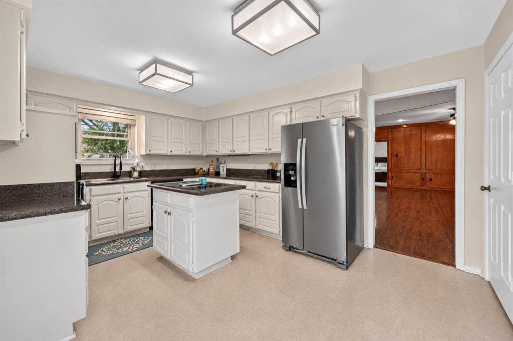 201 Oakhaven Drive, Grand Prairie, TX 75050 201 Oakhaven Drive, Grand Prairie, TX 75050