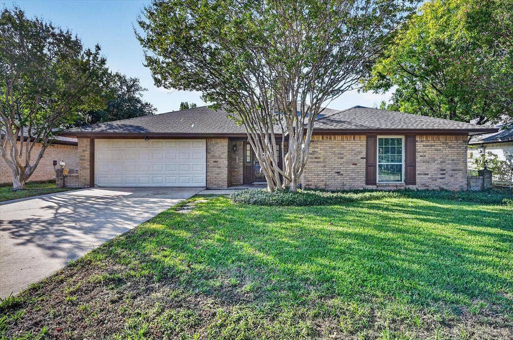 201 Oakhaven Drive, Grand Prairie, TX 75050 201 Oakhaven Drive, Grand Prairie, TX 75050