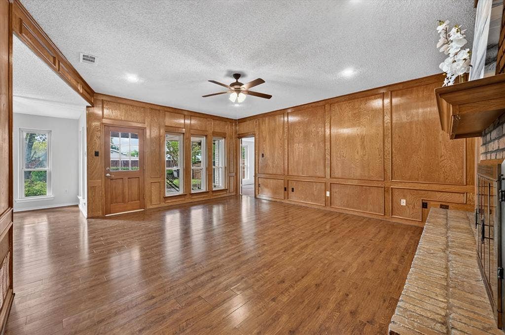 201 Oakhaven Drive, Grand Prairie, TX 75050 201 Oakhaven Drive, Grand Prairie, TX 75050