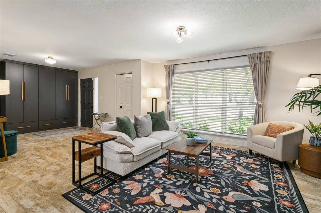 3817 Springbranch Drive, Benbrook, TX 76116 3817 Springbranch Drive, Benbrook, TX 76116