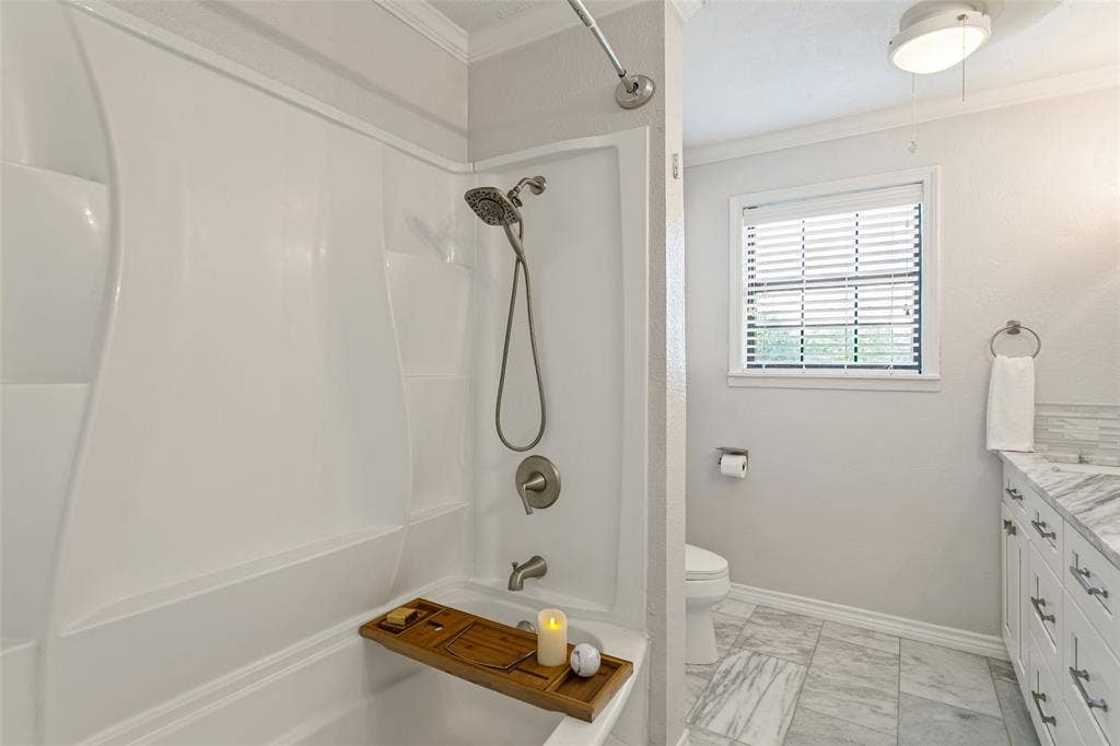 3817 Springbranch Drive, Benbrook, TX 76116 3817 Springbranch Drive, Benbrook, TX 76116