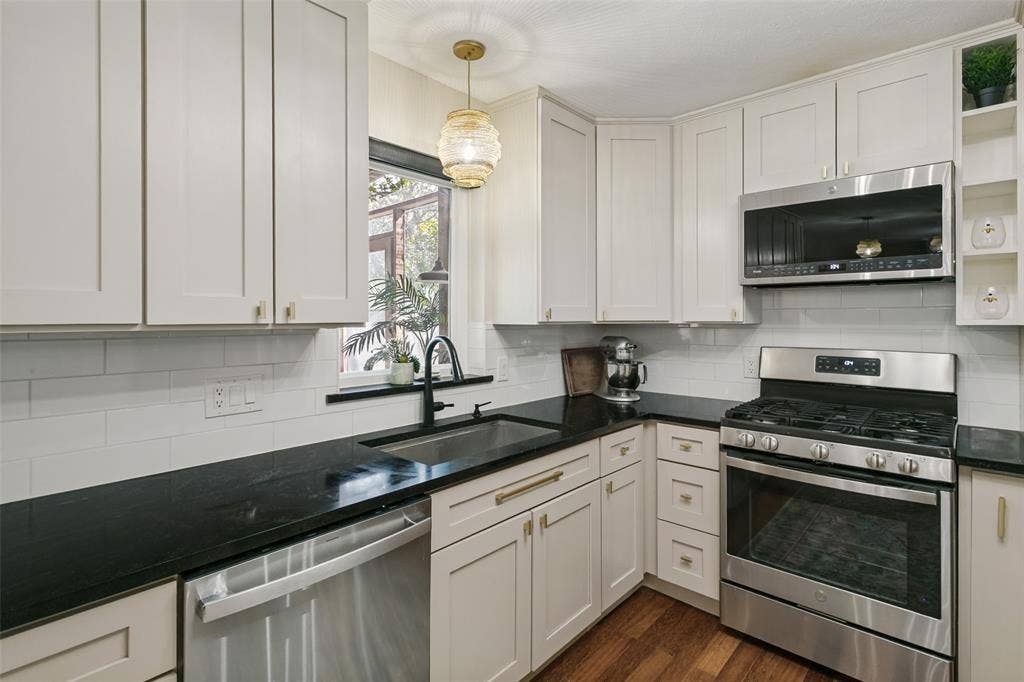3817 Springbranch Drive, Benbrook, TX 76116 3817 Springbranch Drive, Benbrook, TX 76116