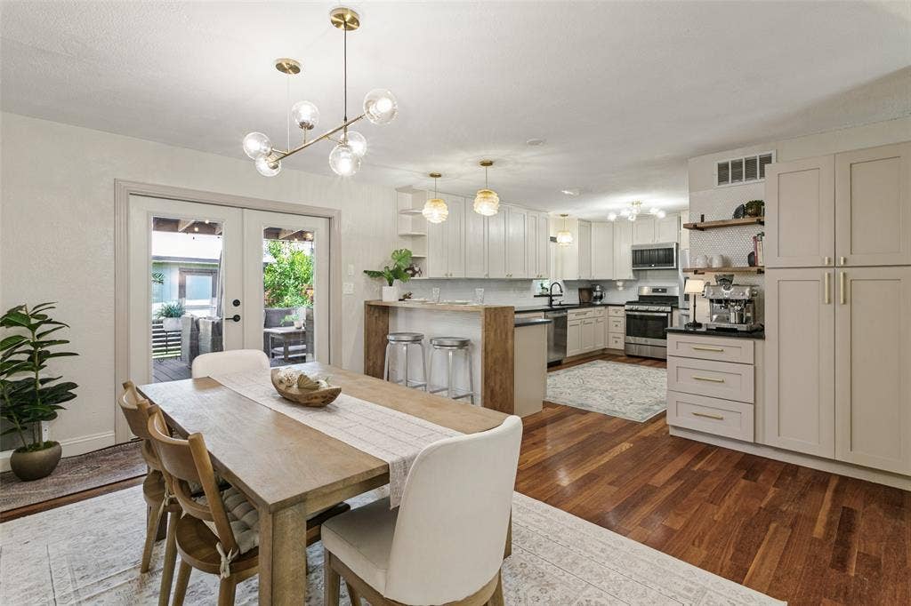 3817 Springbranch Drive, Benbrook, TX 76116 3817 Springbranch Drive, Benbrook, TX 76116