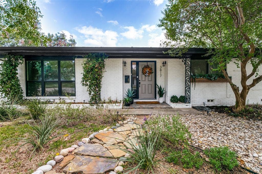 3817 Springbranch Drive, Benbrook, TX 76116 3817 Springbranch Drive, Benbrook, TX 76116