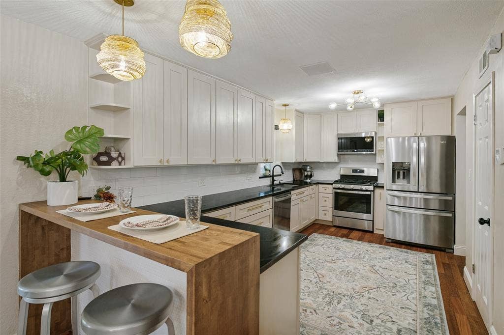 3817 Springbranch Drive, Benbrook, TX 76116 3817 Springbranch Drive, Benbrook, TX 76116