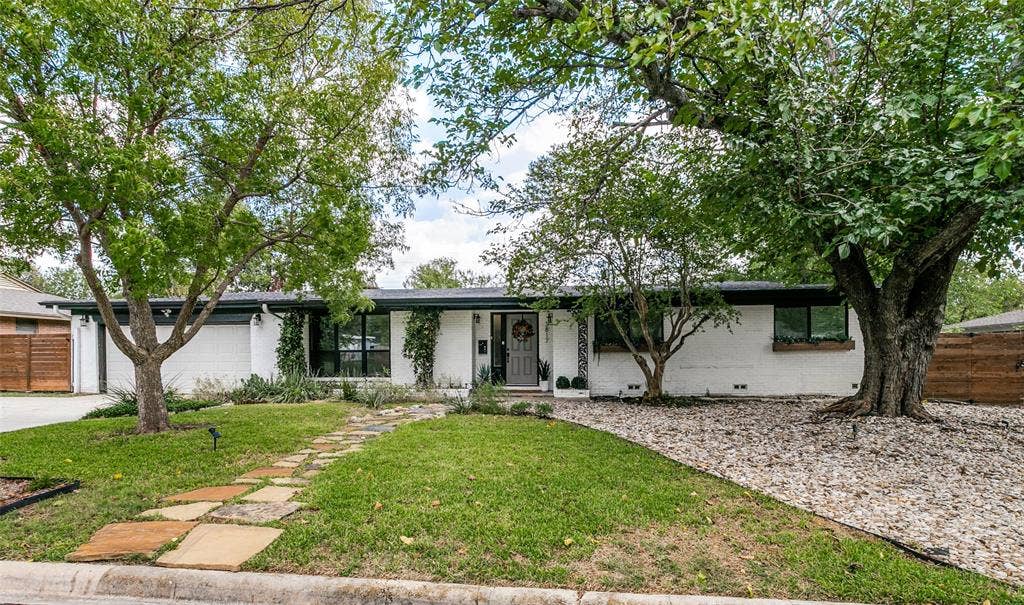 3817 Springbranch Drive, Benbrook, TX 76116 3817 Springbranch Drive, Benbrook, TX 76116